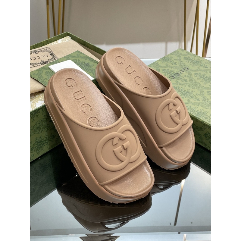 G*u*i slippers